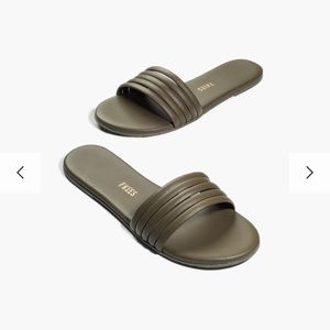 Tkees (Serena) Slides in Olive, Size 8